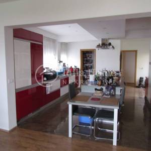 Zagreb/Horvati/vila 440m2sa 1908m2 okućnice/komplet namješteno i opremljeno/PRILIKA!