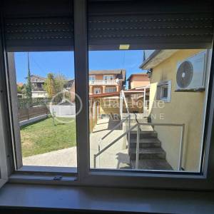 Zagreb/Savica/kuća sa tri odvojena stana/PRILIKA!