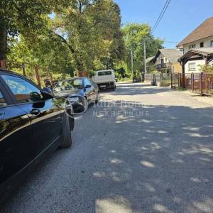 Zagreb/Savica/kuća sa tri odvojena stana/PRILIKA!
