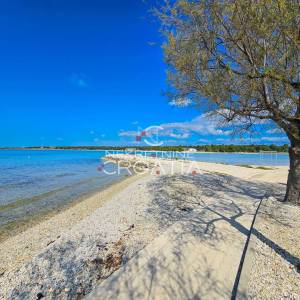 ZATON: 2SP sobe, 2 SPREMIŠTA, 2 TERASE I DVORIŠTE, 100 m OD PLAŽE!