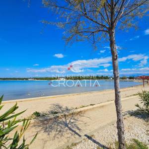 ZATON: 2SP sobe, 2 SPREMIŠTA, 2 TERASE I DVORIŠTE, 100 m OD PLAŽE!