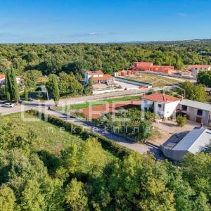 ŽMINJ-ISTRA- zemljište sa ishodovanom građevinskom dozvolom