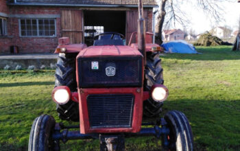 Prodajem traktor Universal 445