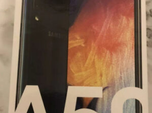 Samsung a50 nov crni