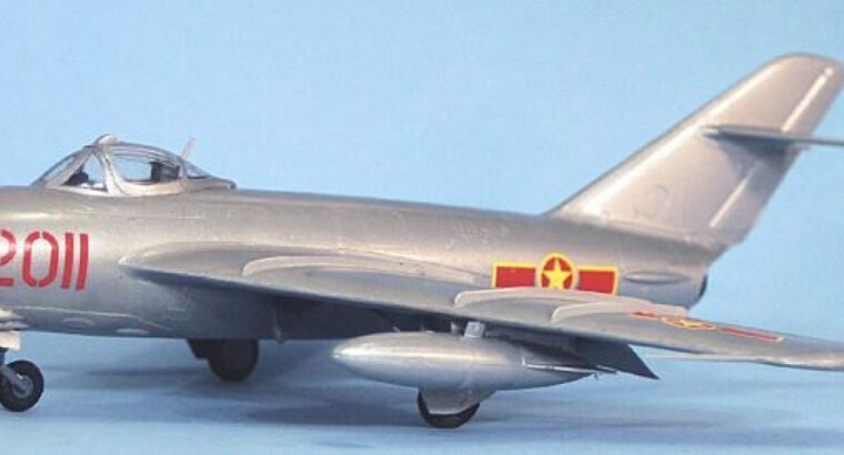 Maketa avion MiG-17 F 1/48 Mikoyan i Gurevič MiG