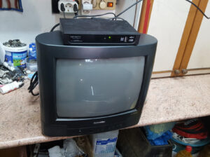 Komplet mali TV 39 cm ekran