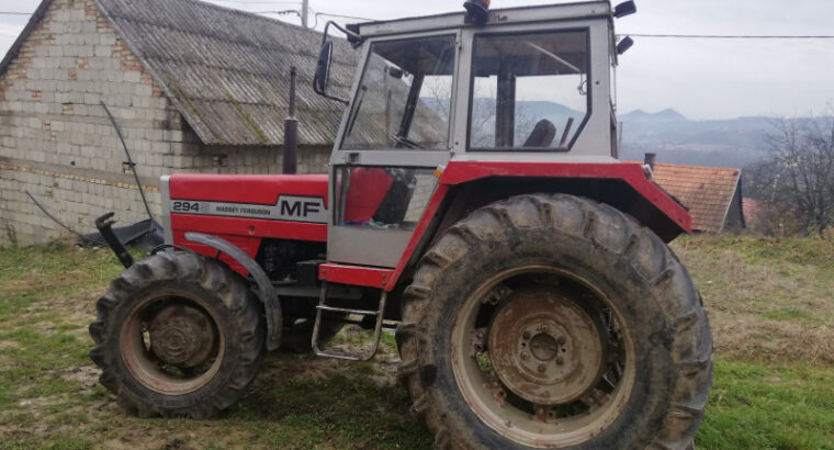 Traktor MF