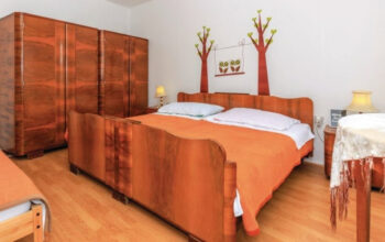 Starinska spavaća soba (sa novim madracima); Bribir