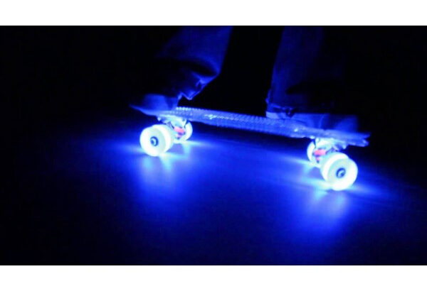 Skateboard sa Svjetlećim Kotačima