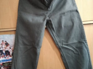 Prodajem hlače jeans sive nove veličina L 33