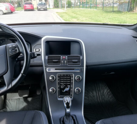 Volvo XC60 FWD D4 automatik, model 2015.