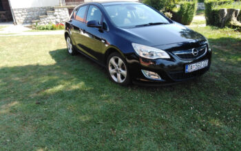 Opel Astra J 1.7 CDTI ( nove gume + akumulator )