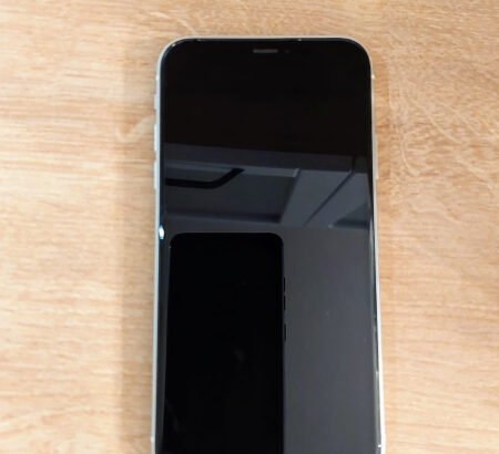 Prodaja Iphone XR (64 gb) u izvrsnom stanju