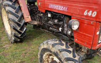 Traktor Universal 640