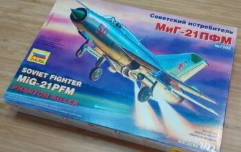 Maketa aviona avion MiG-21 PFM 1/72 1:72