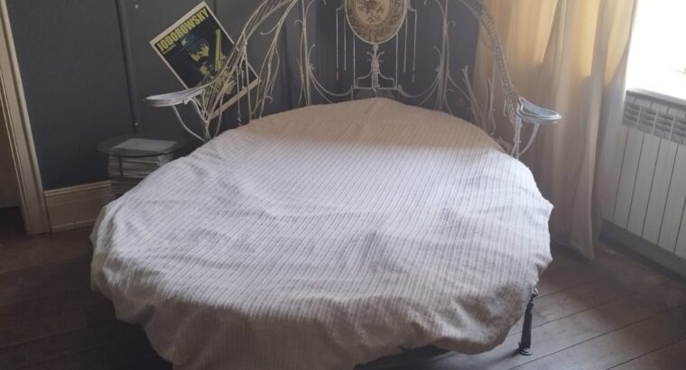Stilski unikatni kovani krevet