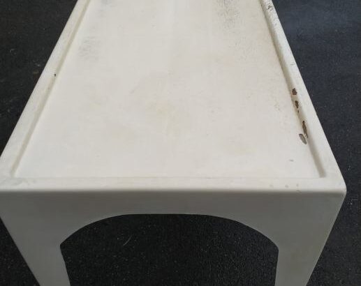 PVC bijeli stol za razne namjene dimenzije: 66,5 x 146 x 90