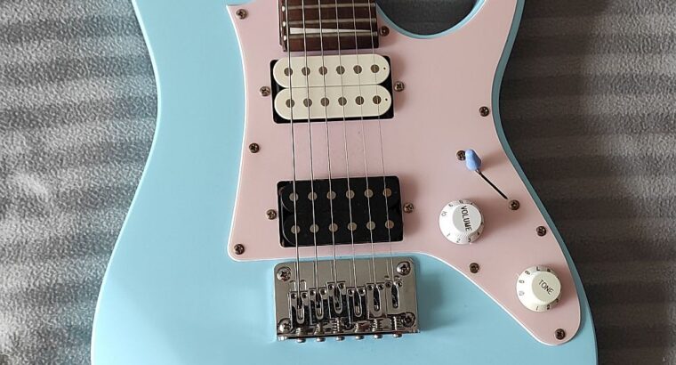 Mikro (3/4 duljine) električna gitara Ibanez GRGM21C2GB i futrola