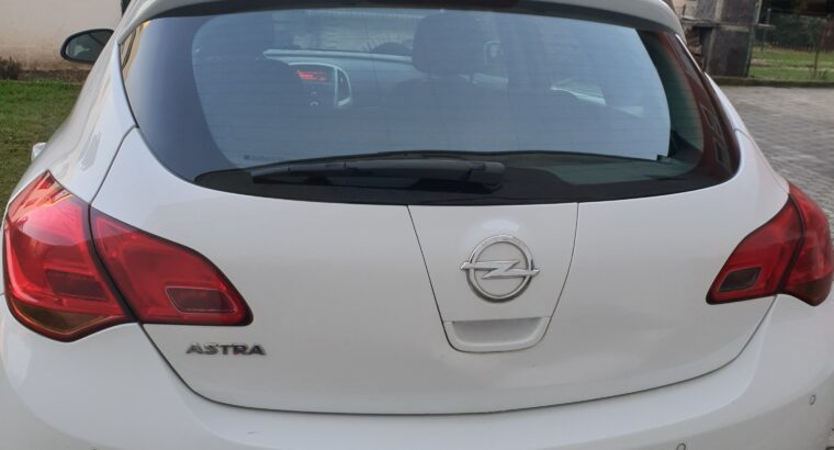 Opel Astra 1.6 (registrirana do 6/2024)