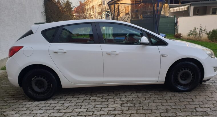 Opel Astra 1.6 (registrirana do 6/2024)