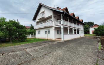 Kuća u Bratini (Pisarovina) 570 m2 – potencijal za starački dom, smještaj radnika, vrtić…