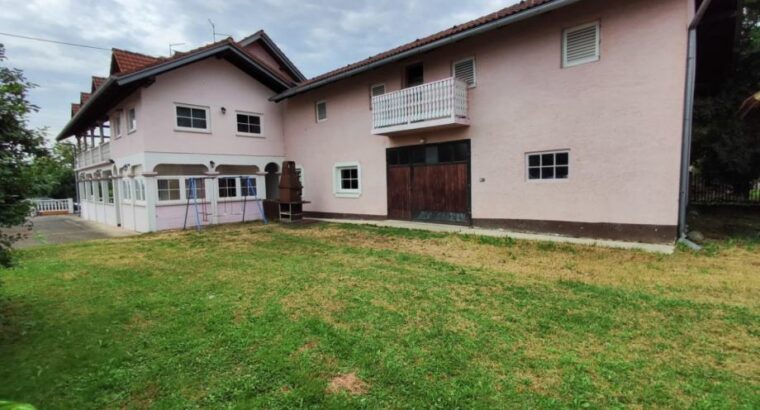 Kuća u Bratini (Pisarovina) 570 m2 – potencijal za starački dom, smještaj radnika, vrtić…