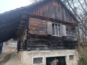 Drvena hrastova hiža