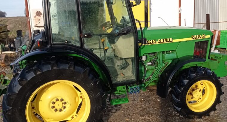 John Deere voćarsko vinogradarski traktor