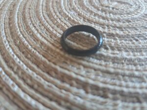 Stakleni prsten – Crni