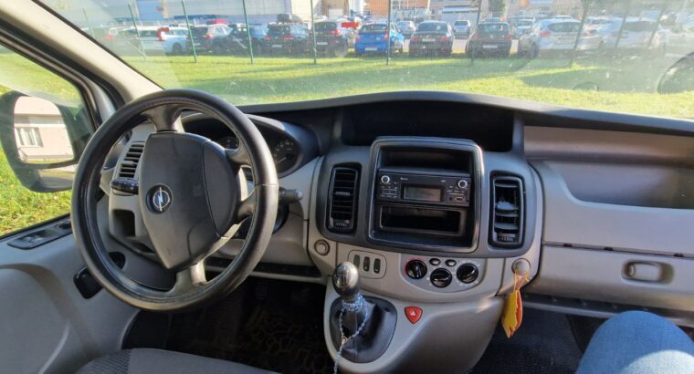 Opel Vivaro 1.9 CDTI, 5 sjedala i teretni prostor