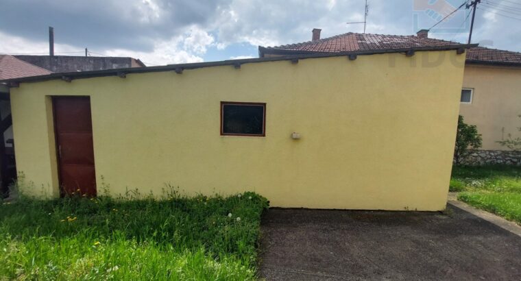 Obiteljska kuća s poslovnim prostorom – Mirkovci