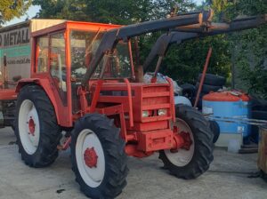 Traktor renault 551-4 sa utovarivacem
