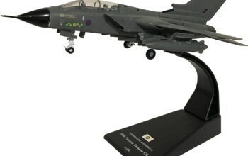 Metalni gotovi model maketa avion Panavia Tornado Diecast 1/100 1:100