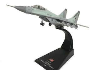 Metalni gotovi model maketa avion MiG-29 Diecast Deagost 1/100 1:100
